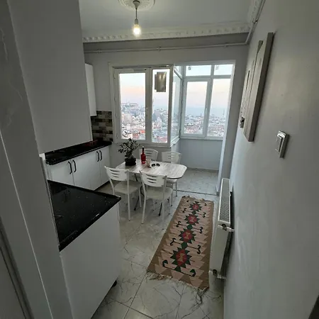 Bosphorus View And Cozy House! Daire İstanbul