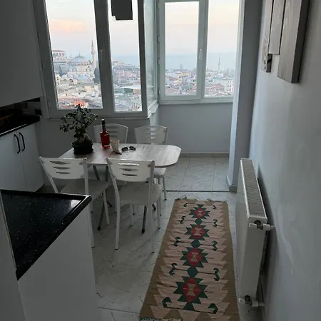 Daire Bosphorus View And Cozy House!